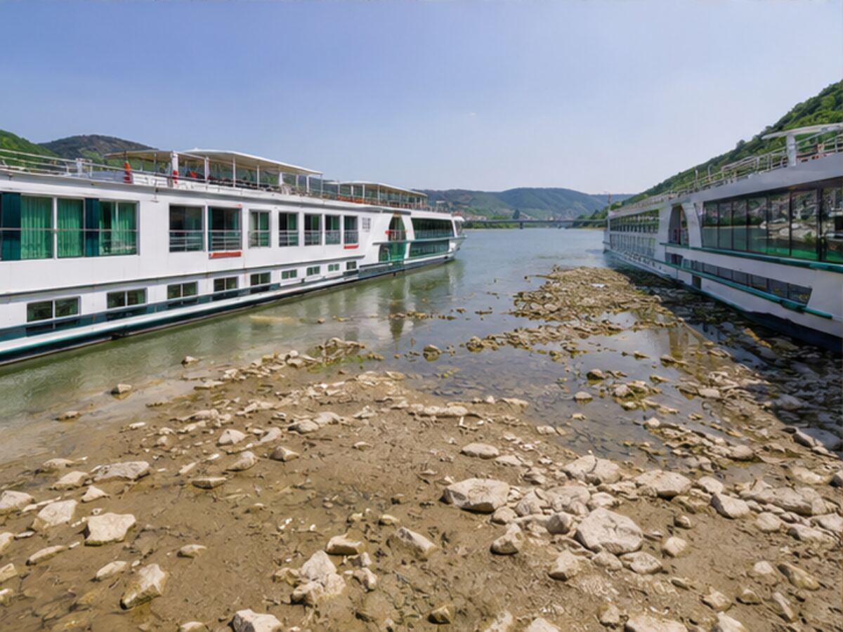 Two river cruise ships positioned for a low-water ship swap
