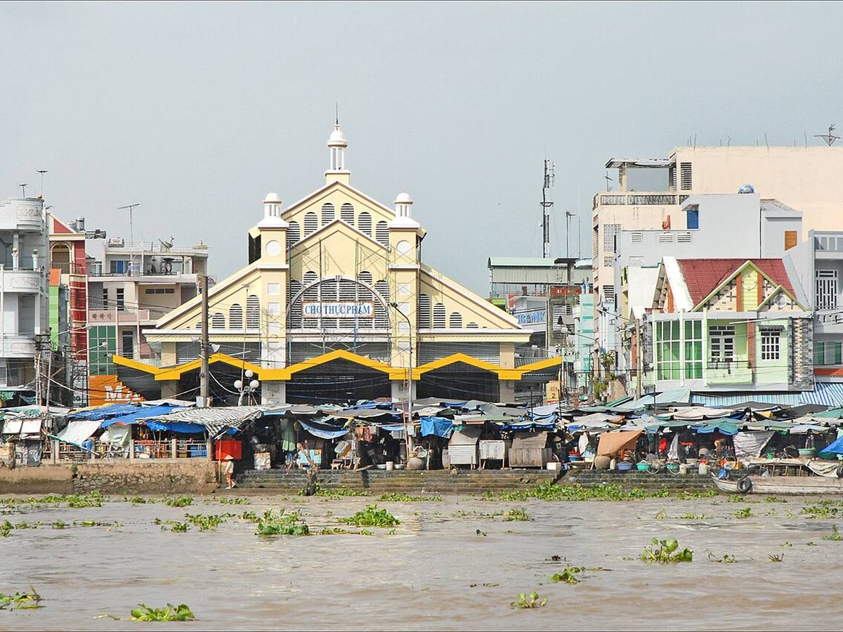 Sa Đéc Central Market in Dong Thap, Vietnam