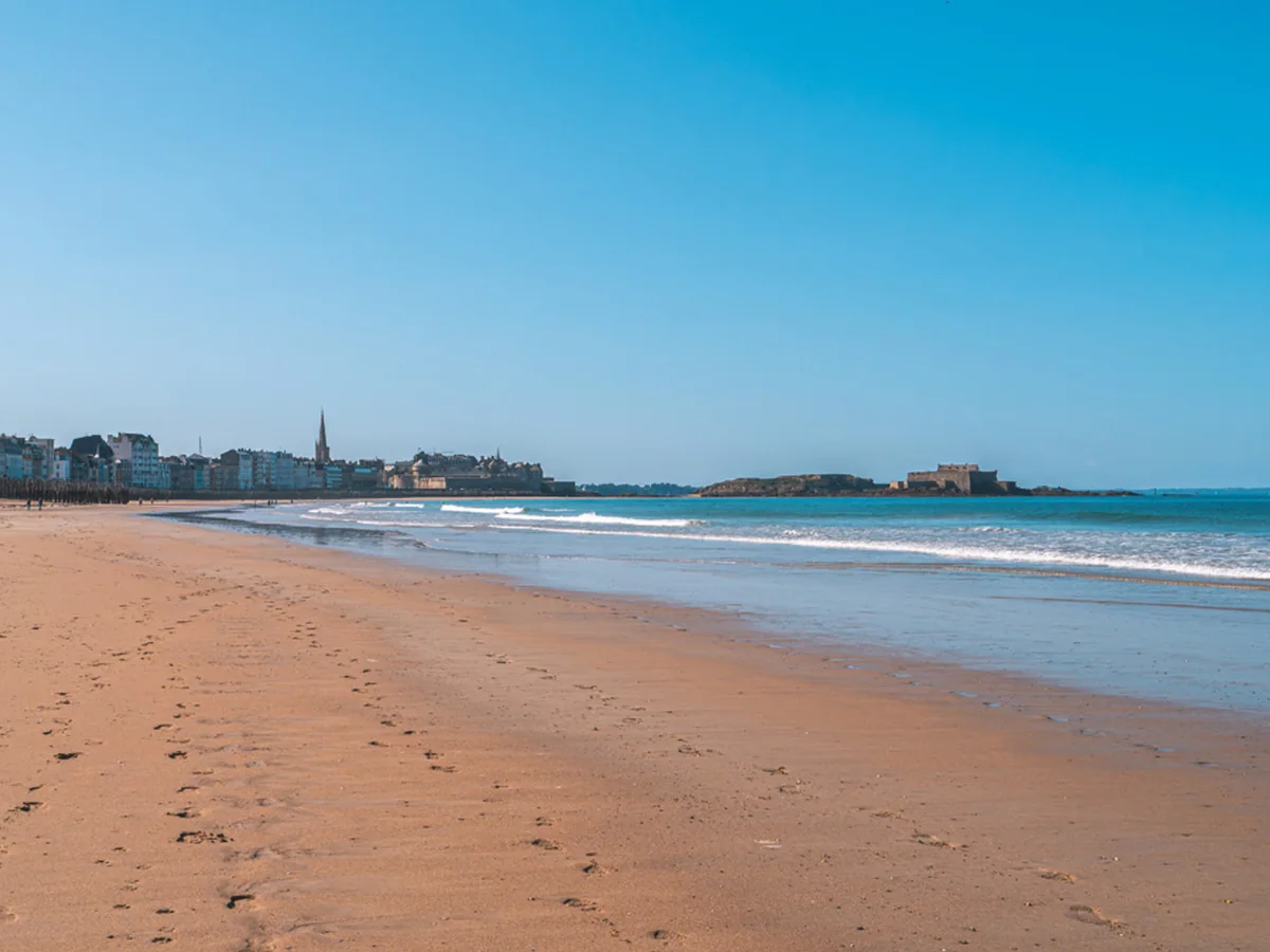 Wide sandy Sillon Beach and the distant walls of Saint-Malo