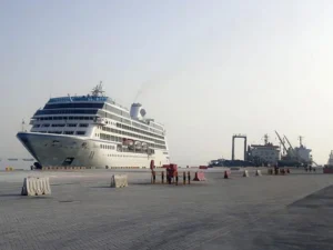 Featured image for Salalah Cruise Port: Frankincense, Taxis and a Cargo Berth