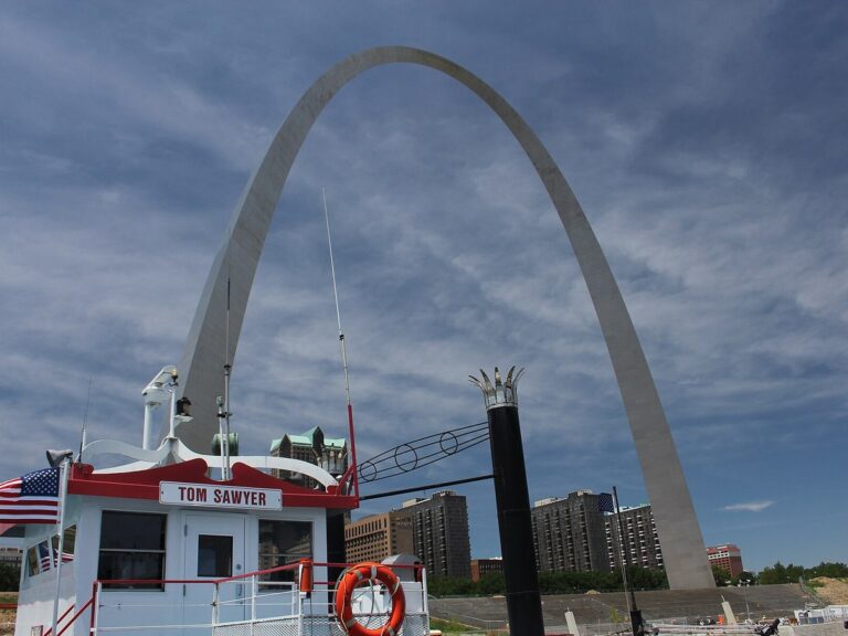 Tom Sawyer riverboat at the St. Louis riverfront beneath the Gateway Arch