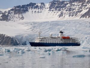 Featured image for Svalbard Cruise Rules: Passenger Limits, Landing Sites and Polar Bear Distances