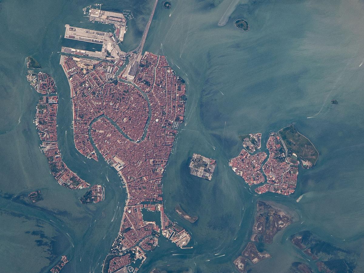 Venice and Marghera: ISS065-E-116857 - View of Italy - Venice - Giudecca - Murano - Lido di Venezia - Ponte della Libertá - Venetian lagoon (cropped)