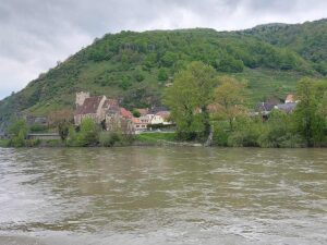 Featured image for Weißenkirchen River Cruise Port: Wachau Wine and Docking Guide