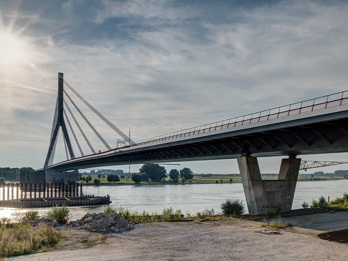 Wesel, Rheinbrücke der Bundesstraße 58 -- 2016 -- 4302-8 in Wesel, Germany