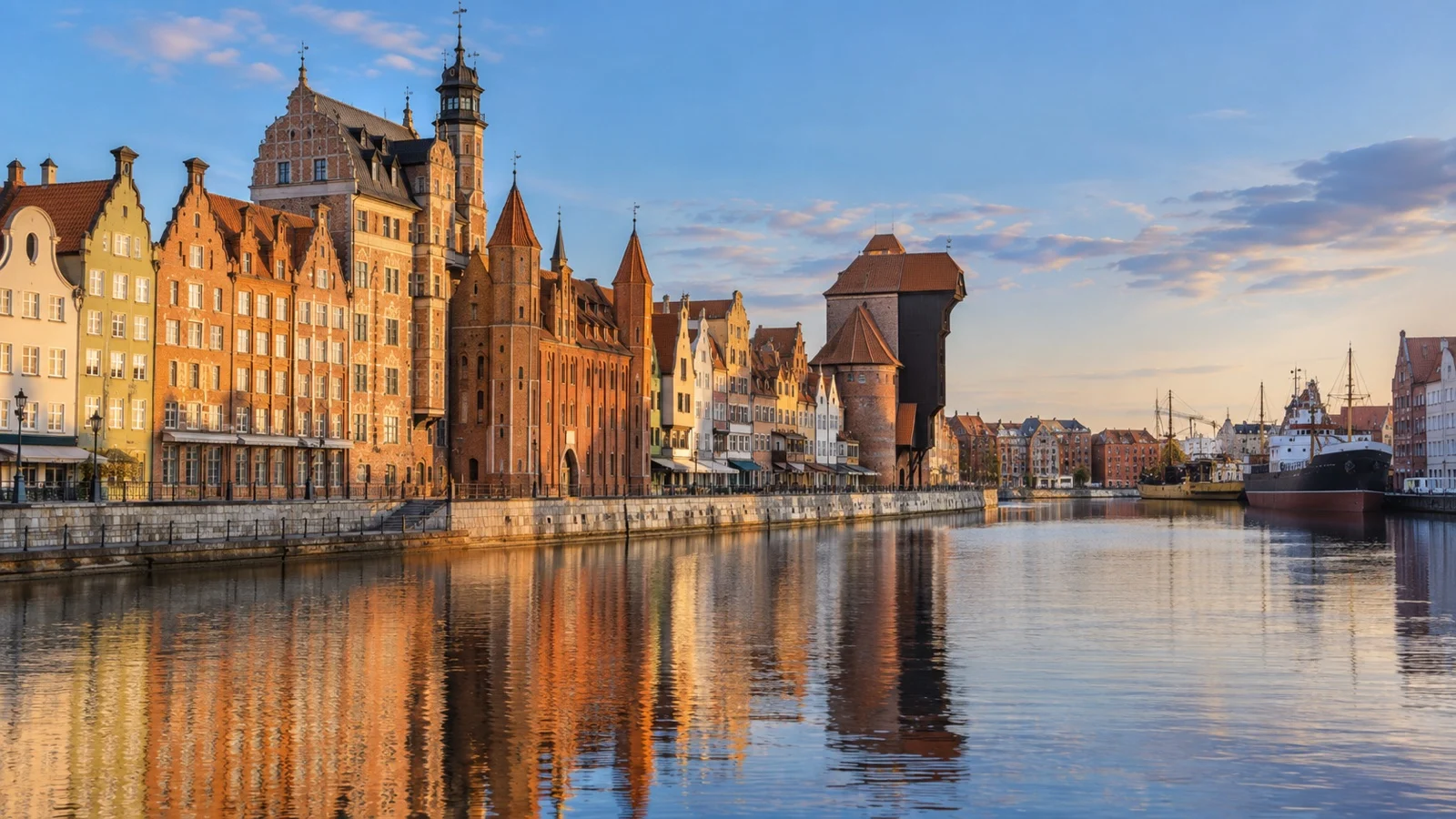 Gdansk medieval waterfront and the Motlawa River.
