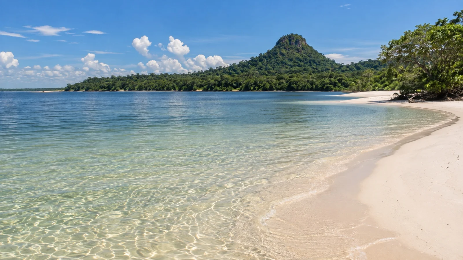 White sand and clear Tapajós River water at Alter do Chão