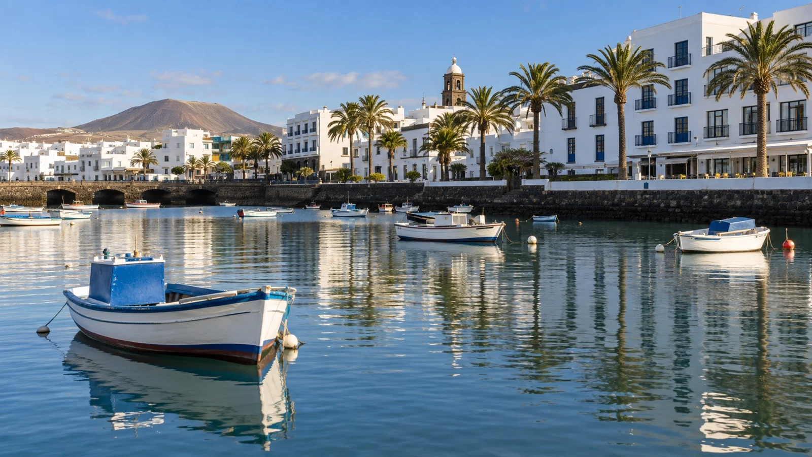 El Charco lagoon and hotel area in Arrecife