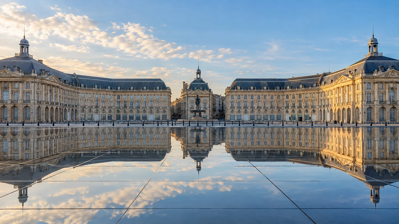 Place de la Bourse and Miroir d'eau in Bordeaux