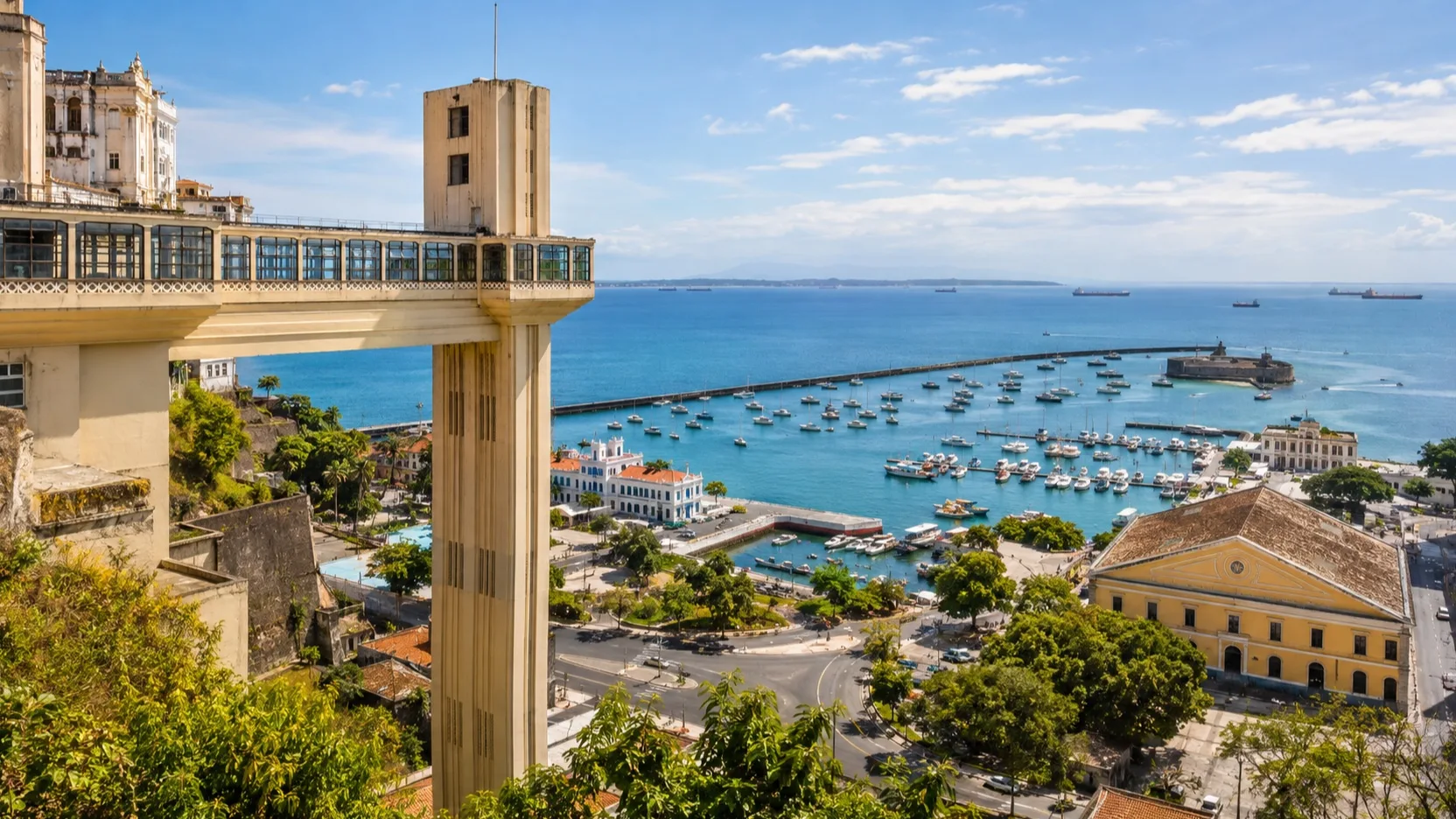 Elevador Lacerda above Salvador's lower waterfront