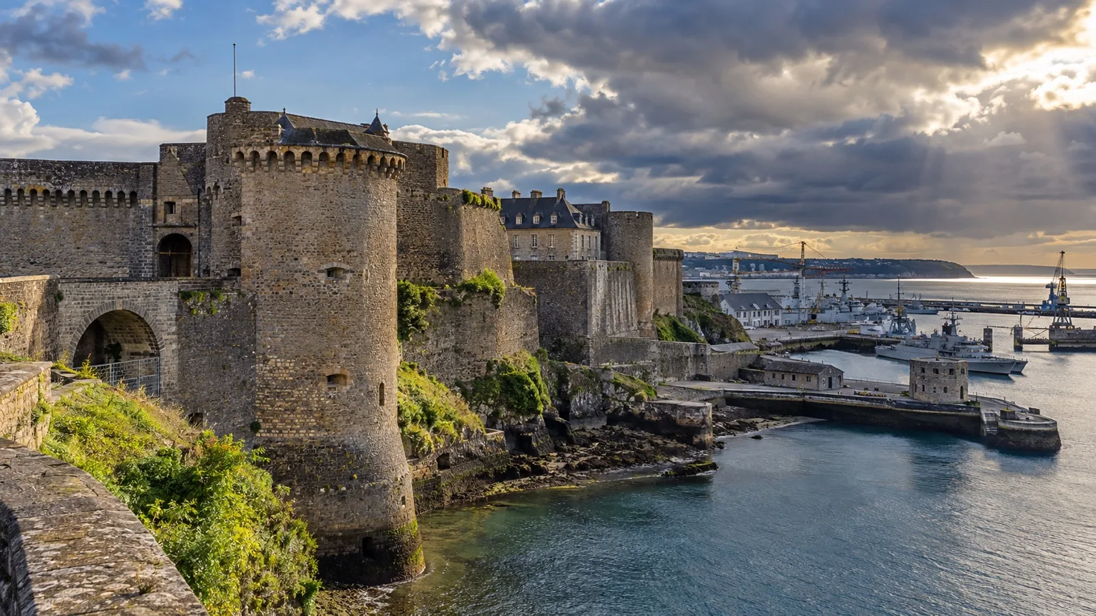 Château de Brest above harbor
