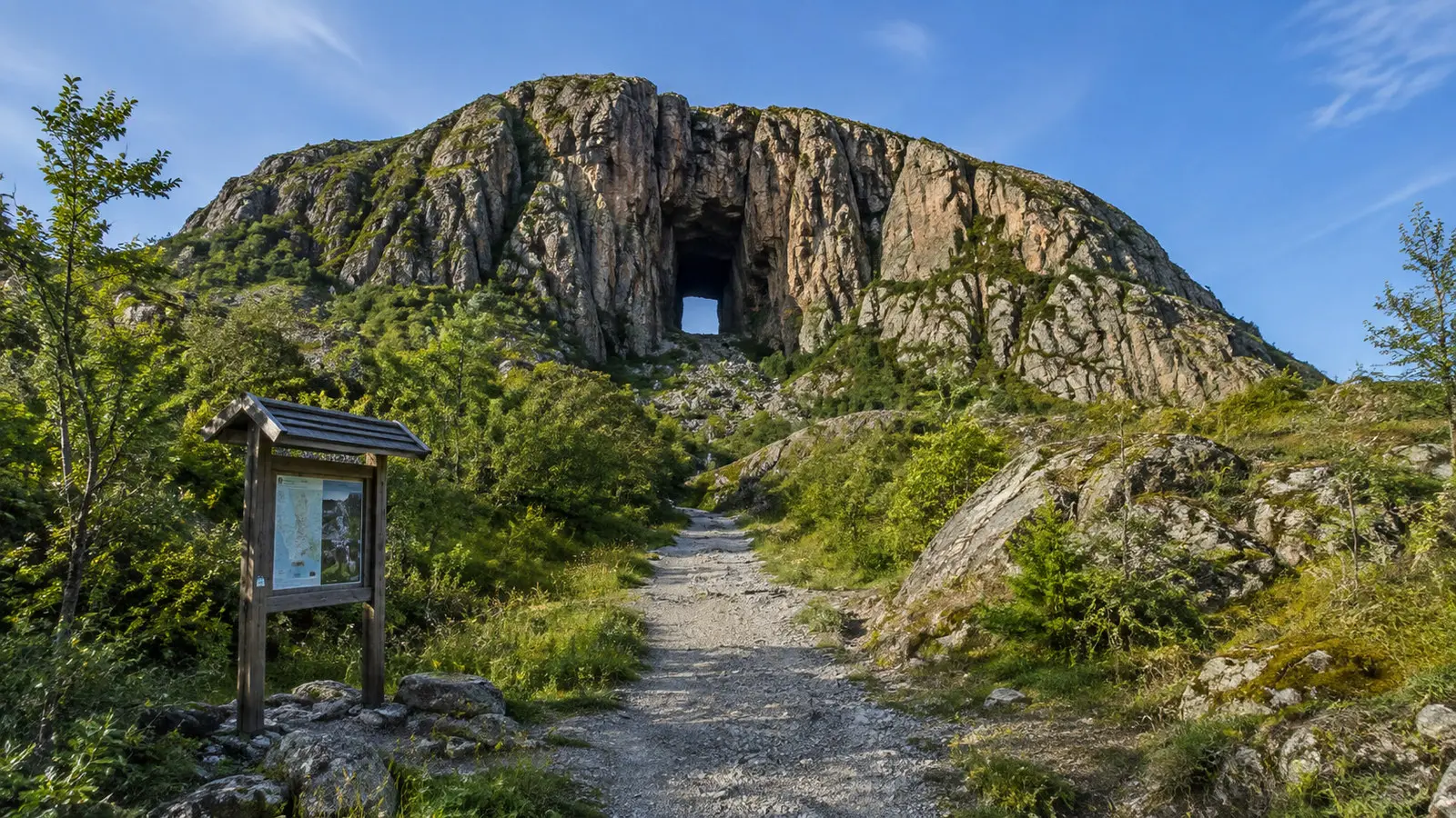 Trail entrance to Torghatten hole