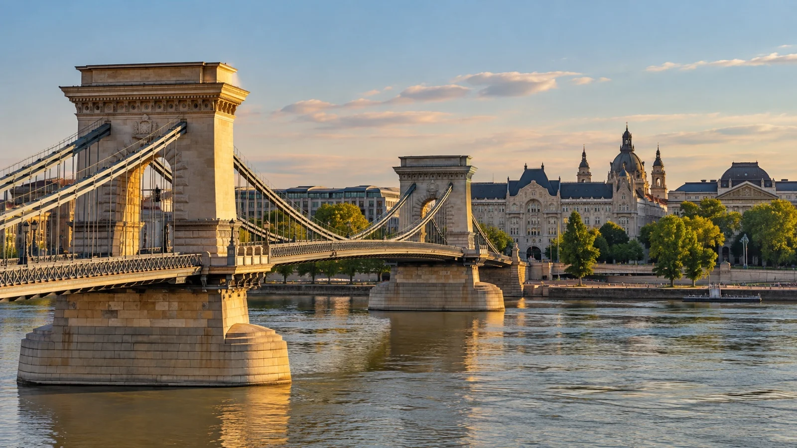 Lipótváros and Széchenyi István tér near Danube cruise hotels