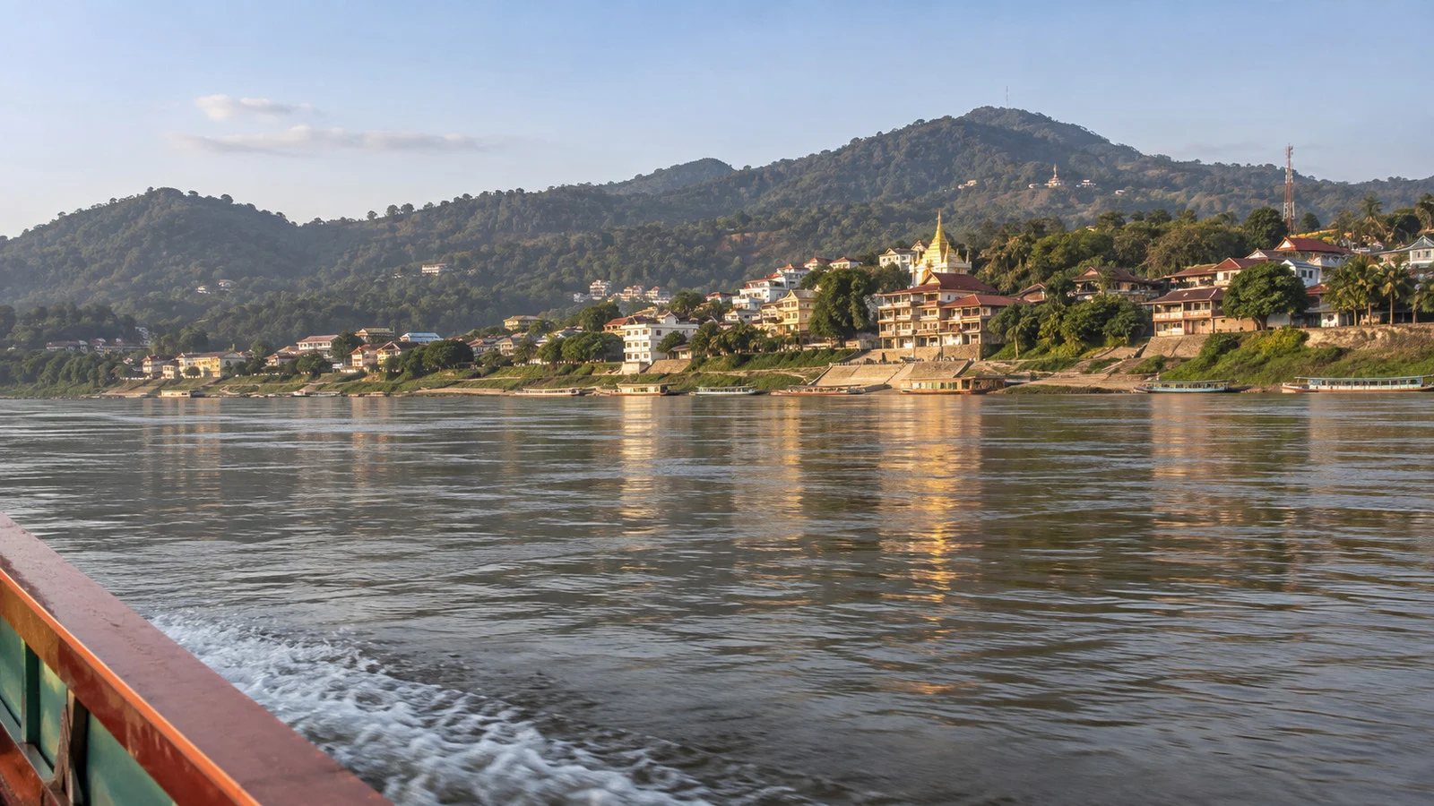 Mekong crossing toward Huay Xai in Laos