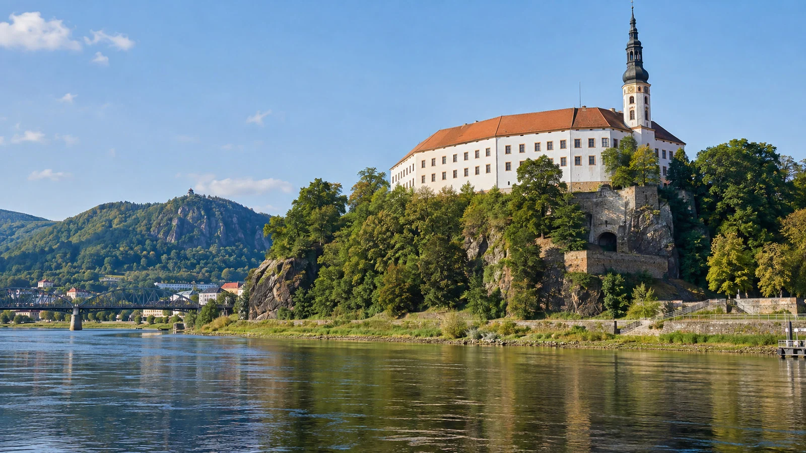 Děčín Castle above the Elbe