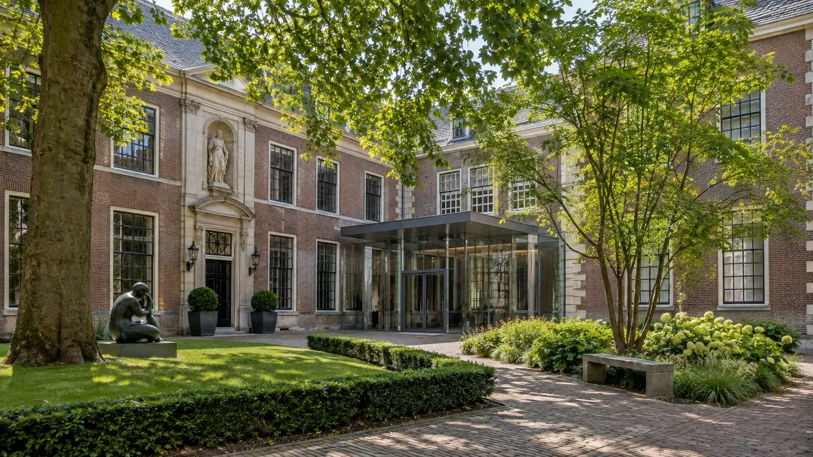 Garden entrance to the Dordrechts Museum on Museumstraat in Dordrecht