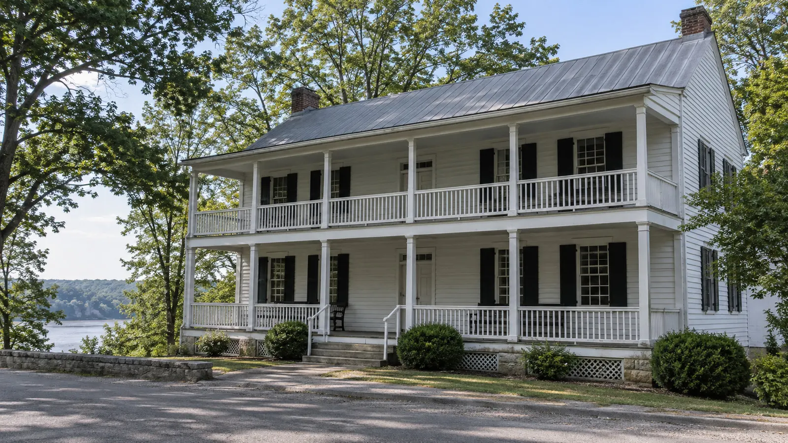 White clapboard Dover Hotel Surrender House beside the Cumberland River in Tennessee