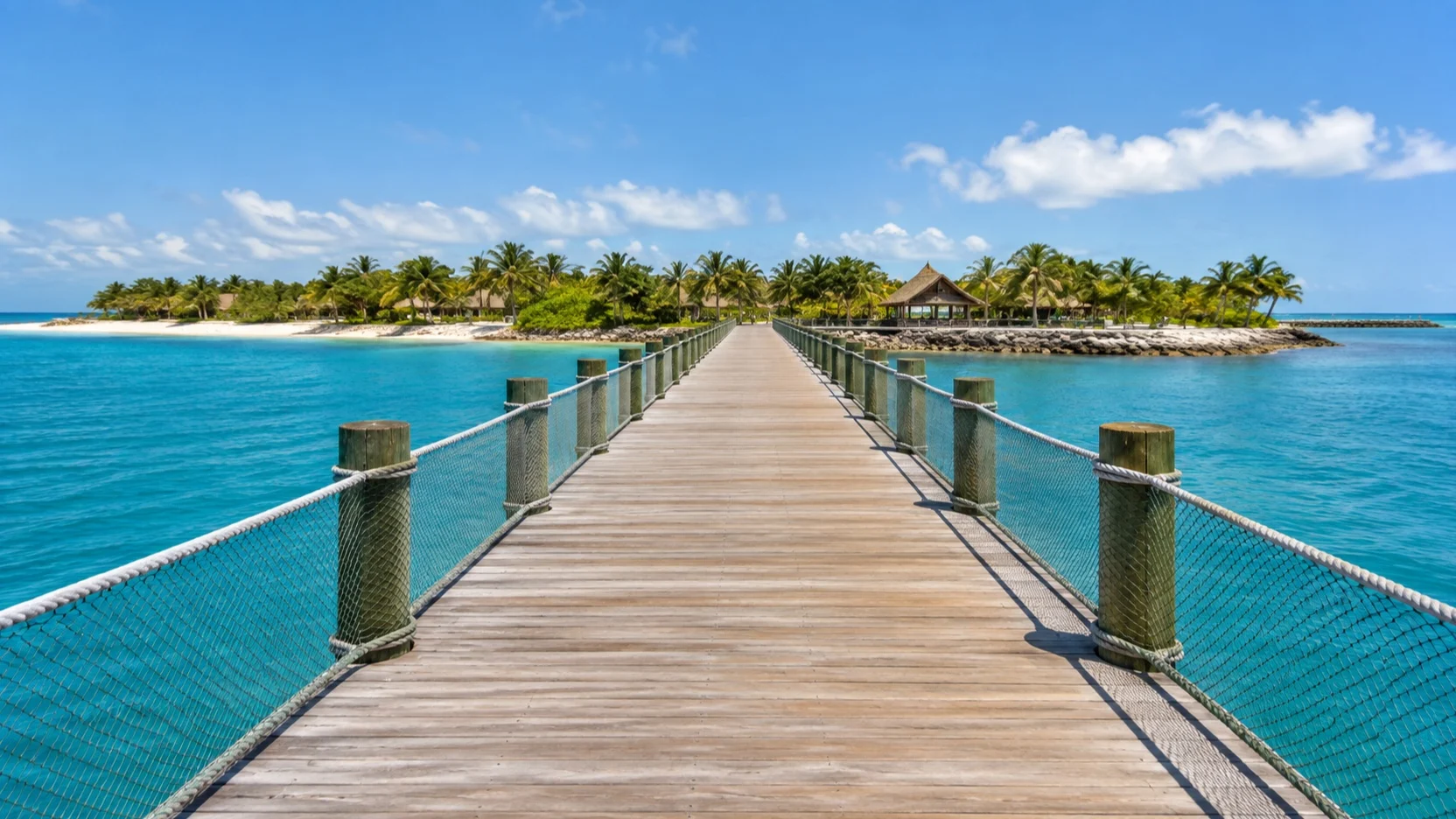 The empty walking pier connecting the cruise ship to Harvest Caye