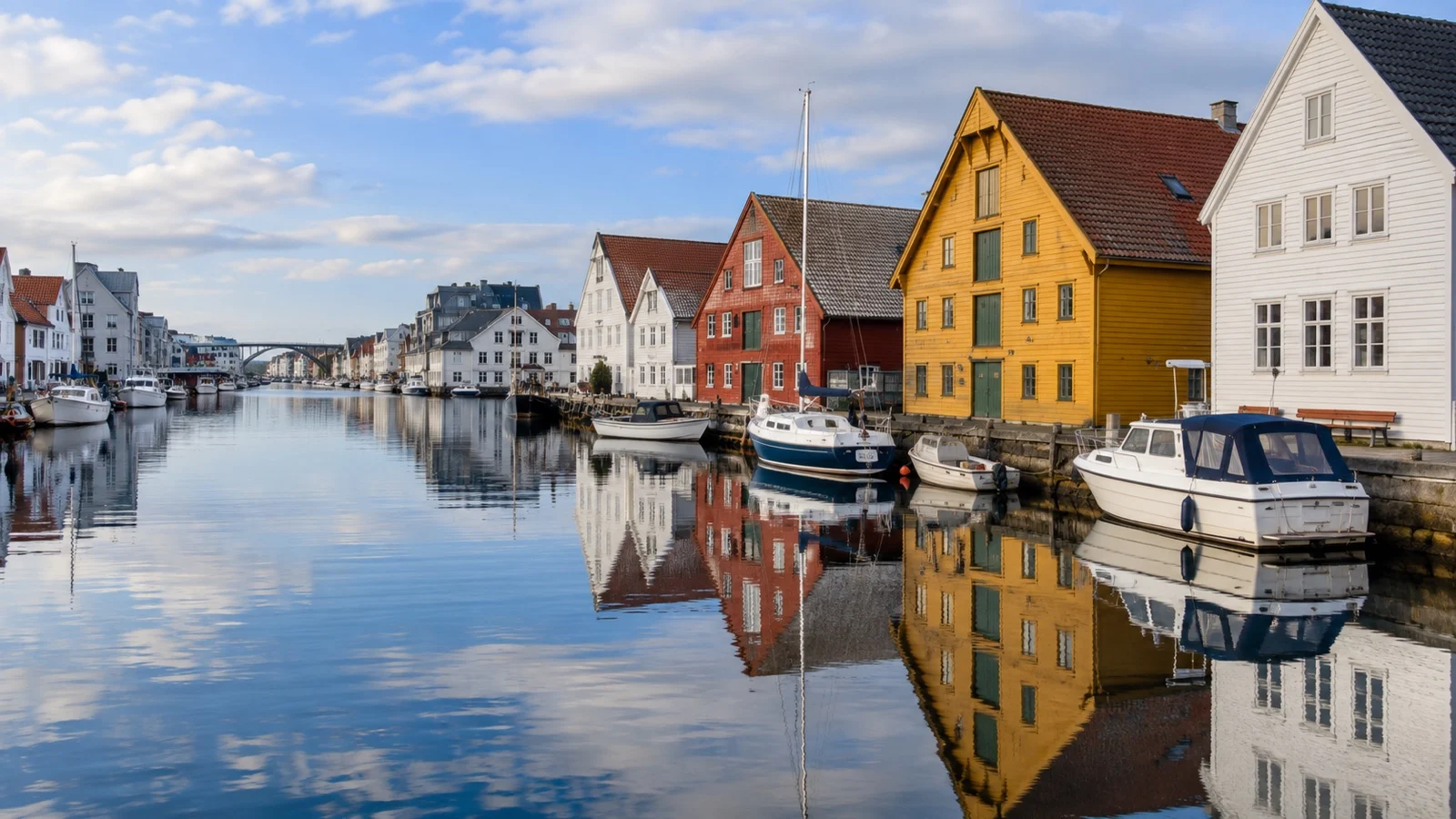 Small boats and waterfront buildings along Haugesund's Smedasundet