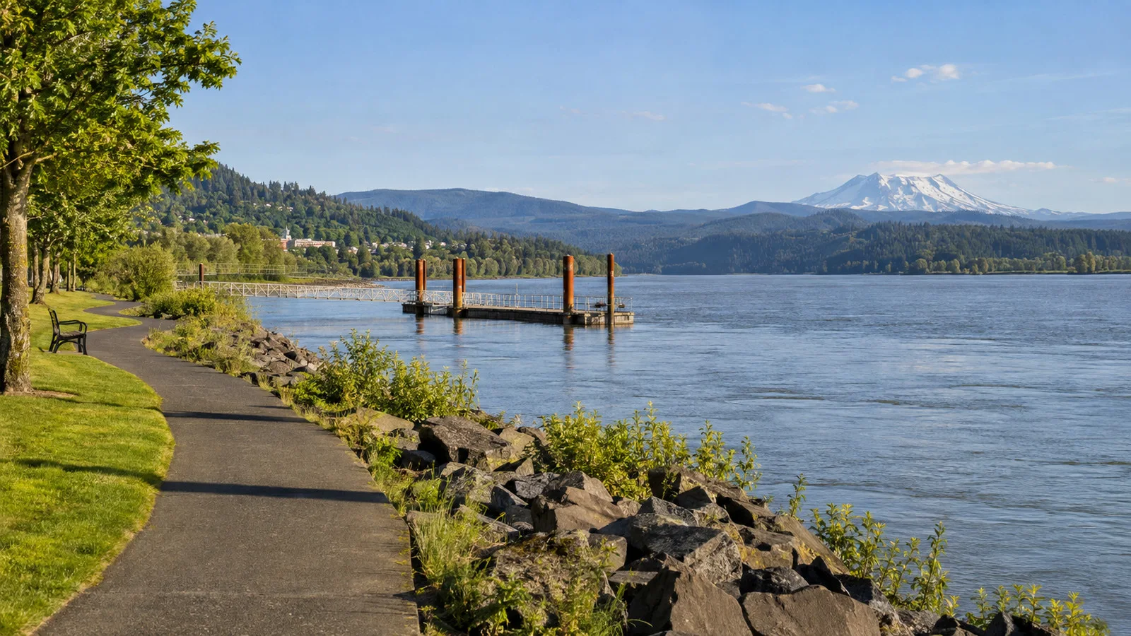 Marine Park and Columbia River walking trail in Kalama