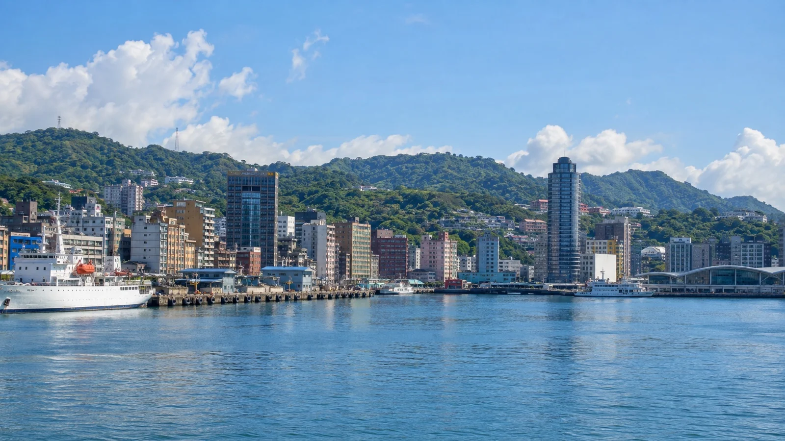 Keelung harbor city and hotel district
