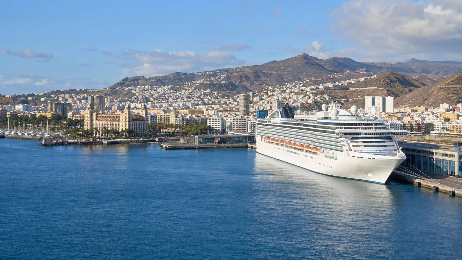 Cruise ship at Las Palmas Santa Catalina port