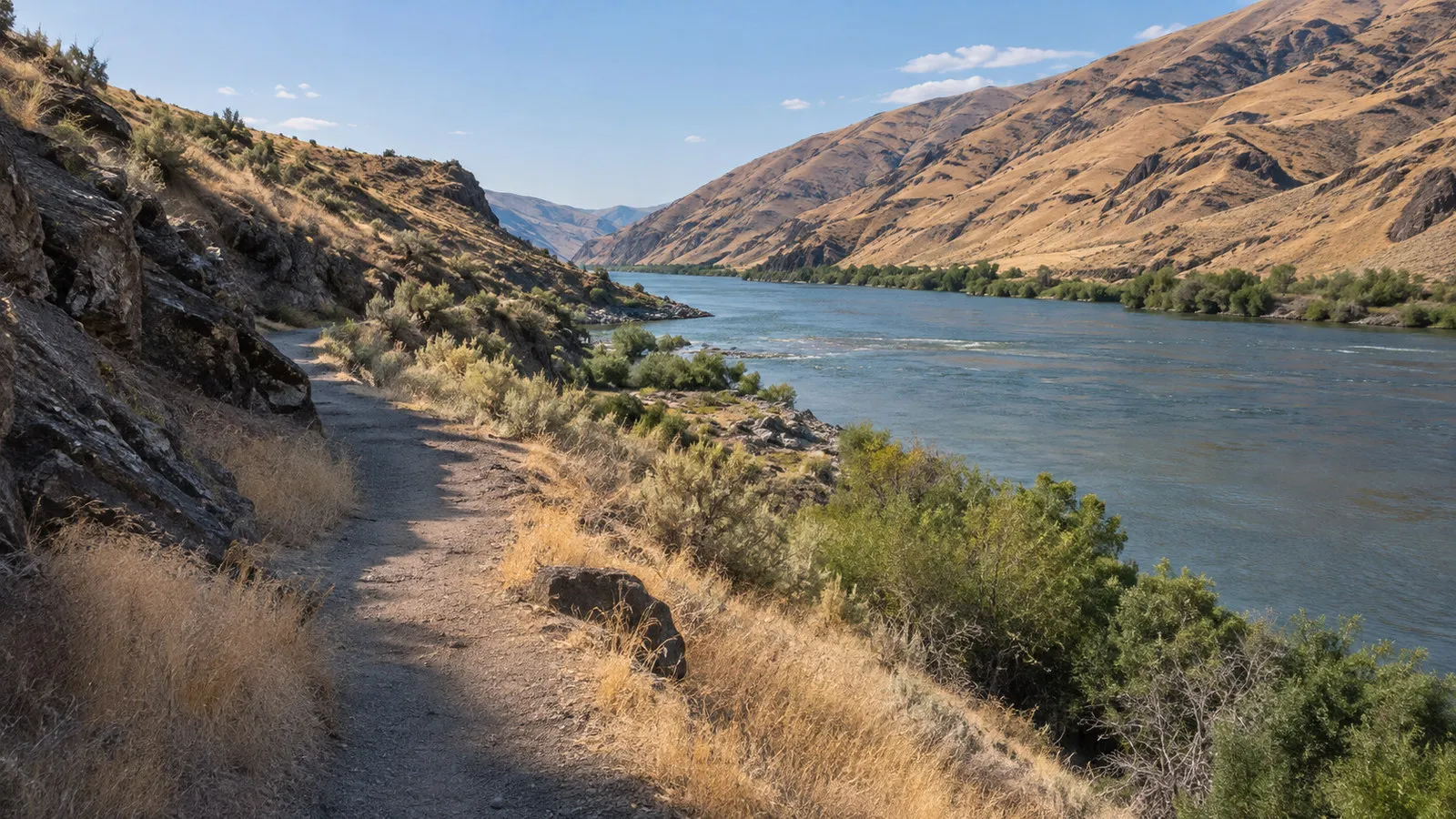 Dry hills and riverbank trails at Hells Gate State Park