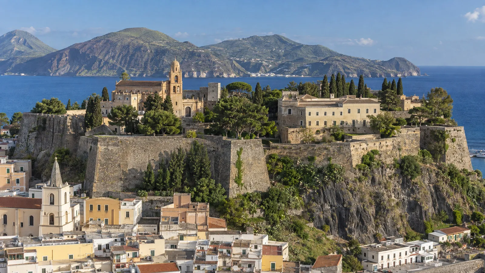 citadel and Bernabò Brea museum