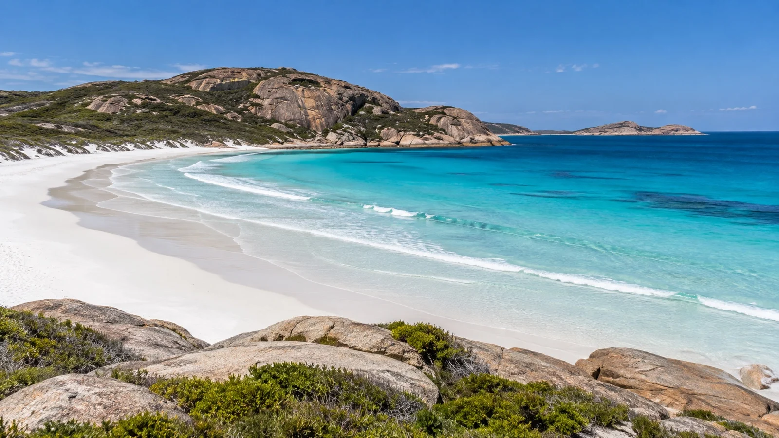 White sand and turquoise water at Lucky Bay in Cape Le Grand National Park