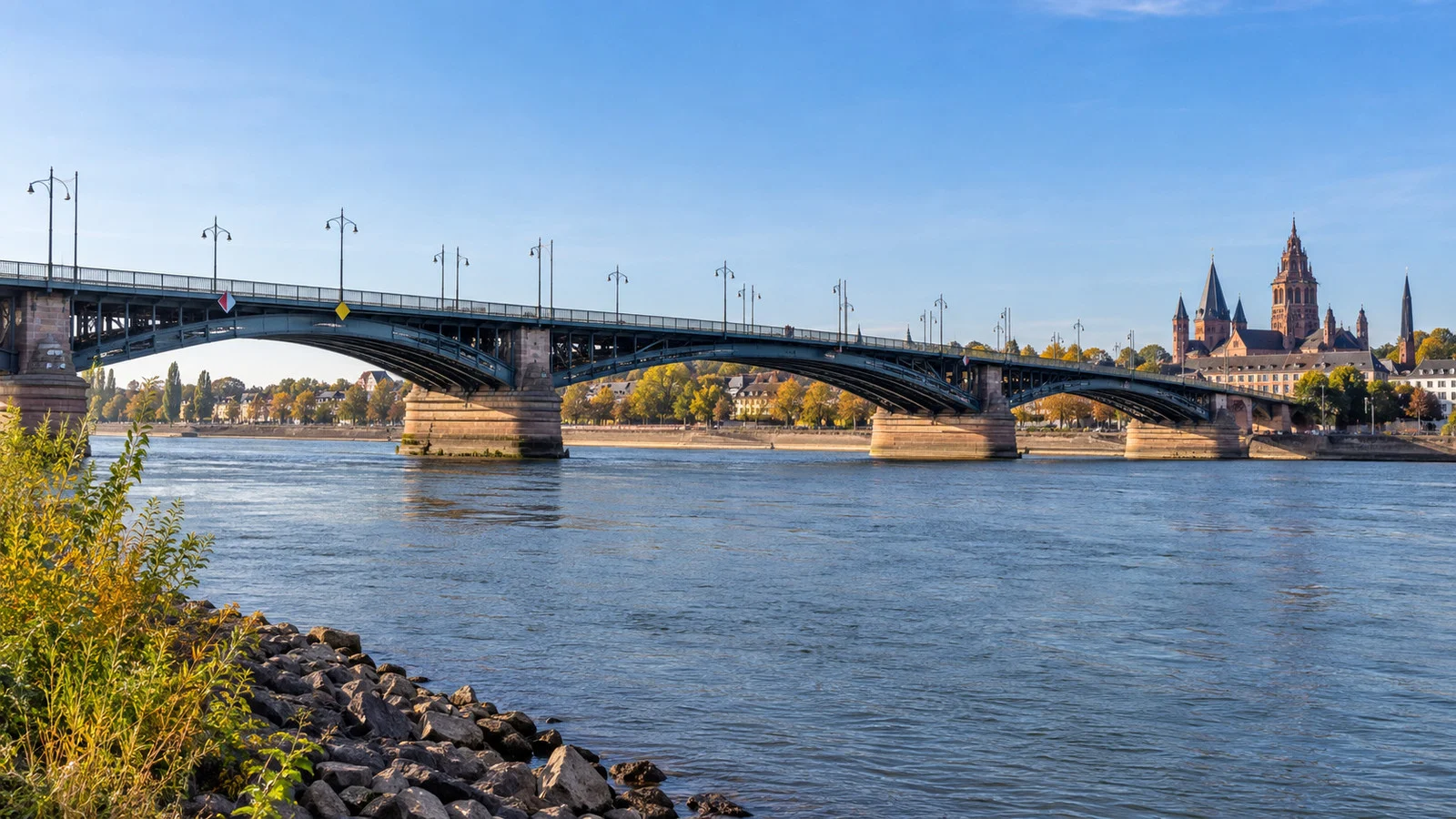 Theodor Heuss Bridge over the Rhine at Mainz