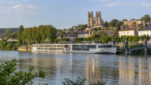Featured image for Mantes-la-Jolie River Cruise Port Guide: Collegiate Church and Versailles