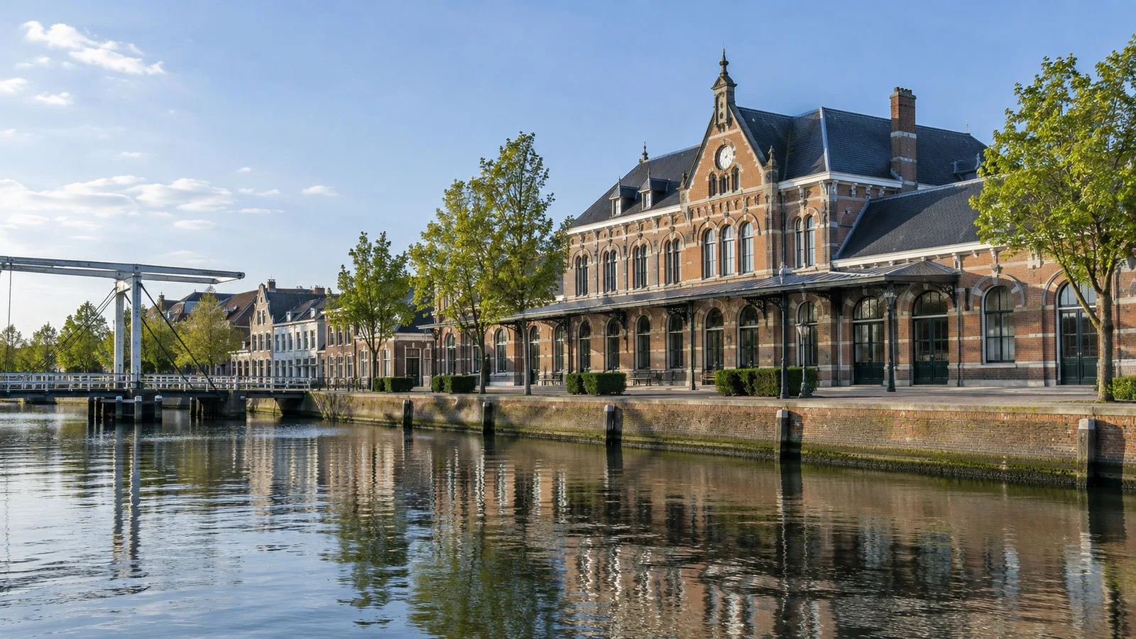 Middelburg station beside the canal