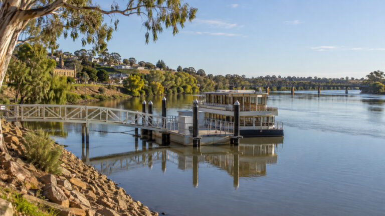 Mannum Murray River cruise landing