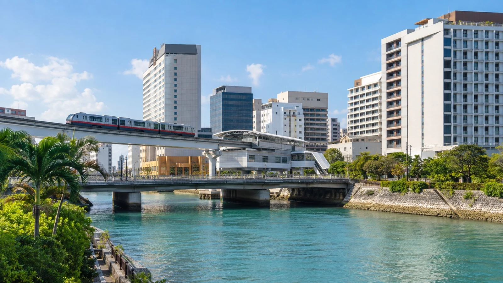 Hotels near the monorail in Naha’s Asahibashi district