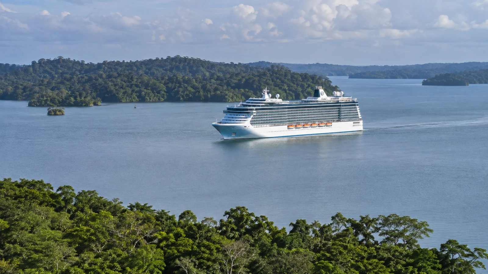 Cruise ship turning on Gatun Lake during partial transit