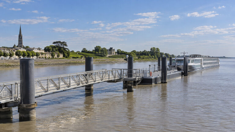 Pauillac river cruise pontoon on the Gironde