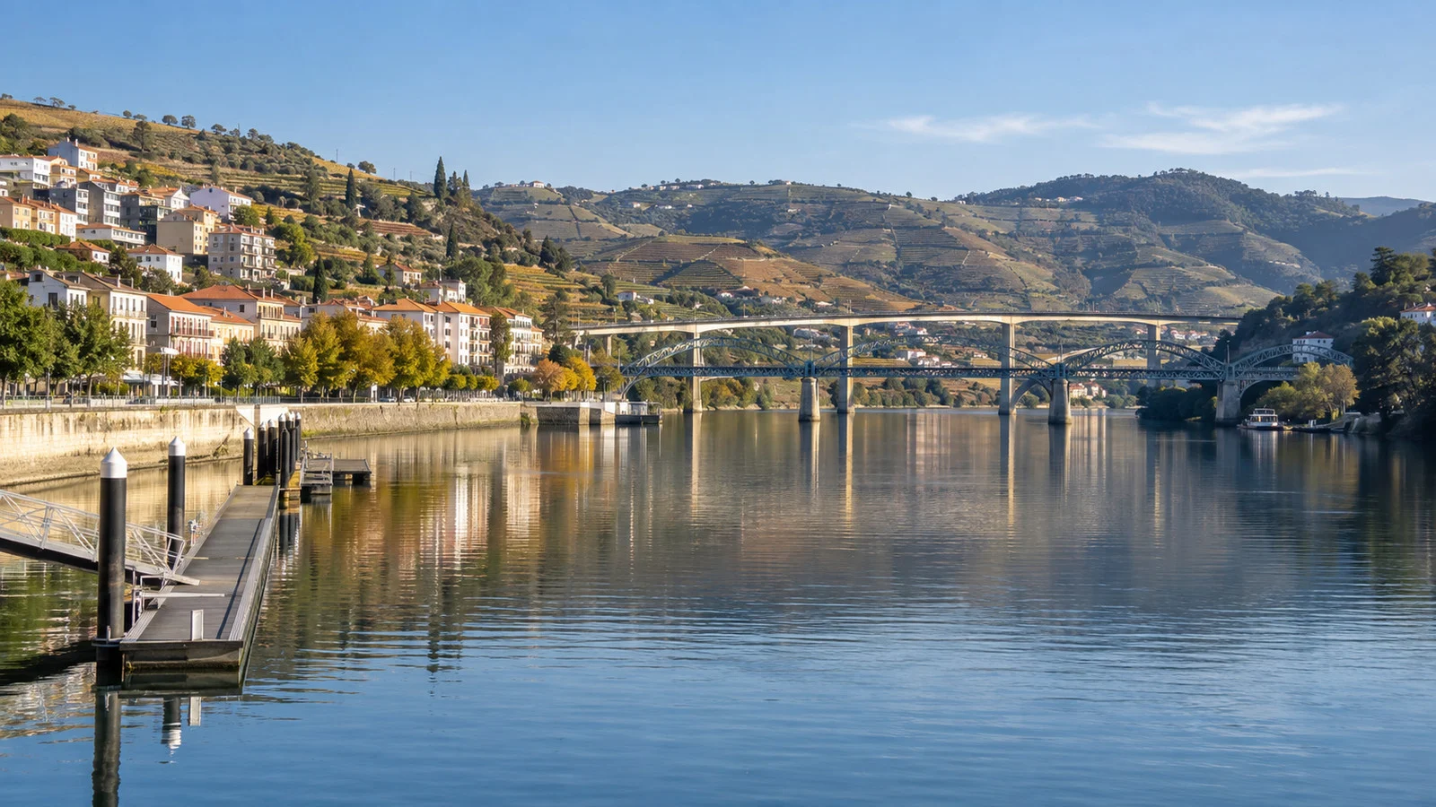 Régua riverfront and bridges