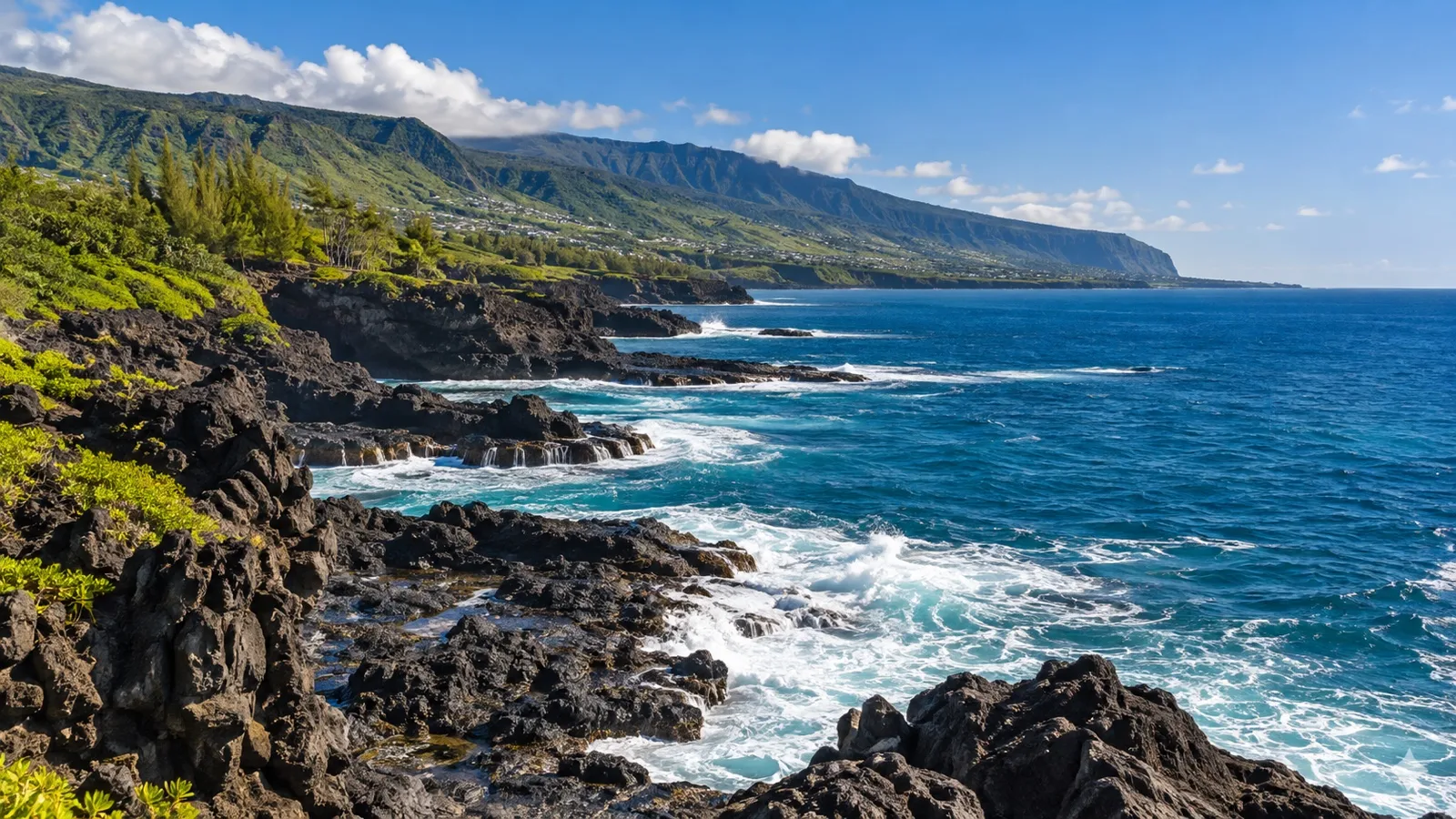 Volcanic shore on the west coast of Réunion