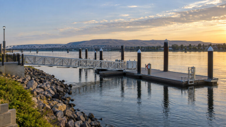 Richland Lee Boulevard river cruise dock on the Columbia River