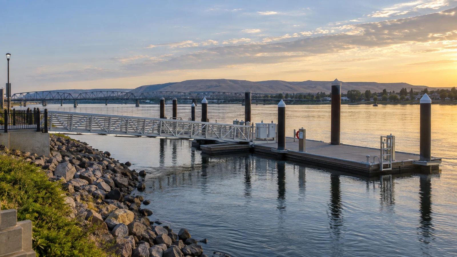 Richland Lee Boulevard river cruise dock on the Columbia River