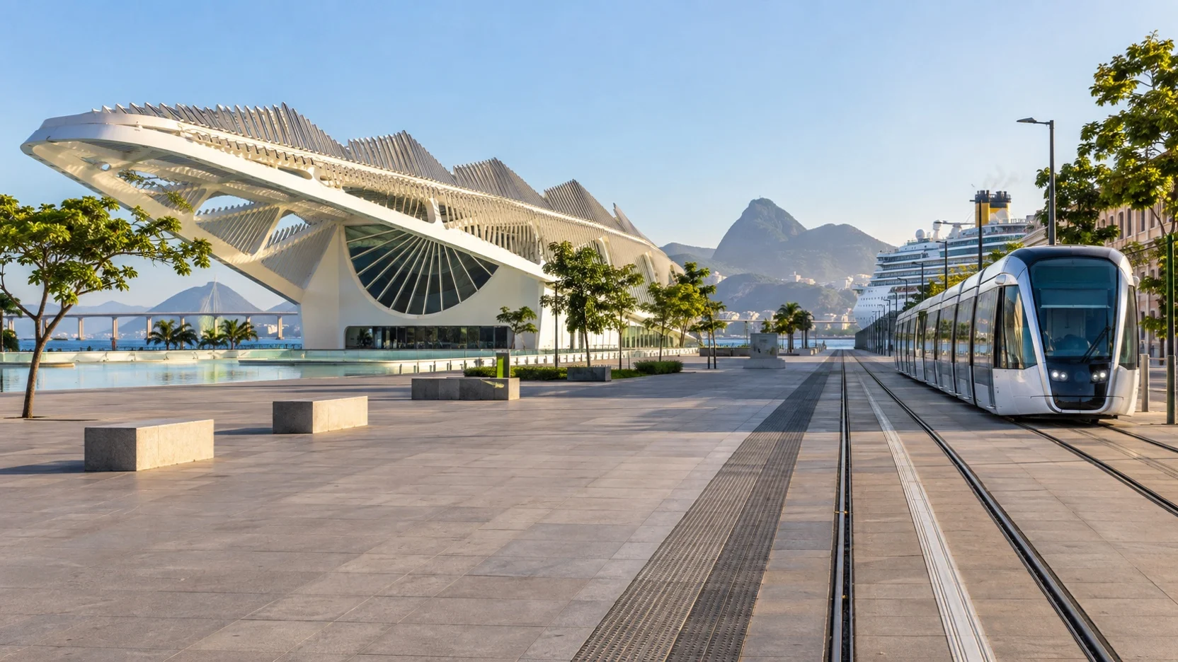 VLT tram passing the Museum of Tomorrow at Rio’s Praça Mauá