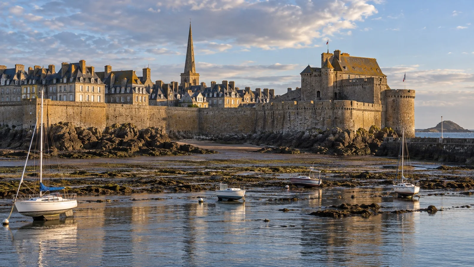 Château de Saint-Malo and the walled old town beside the harbor.