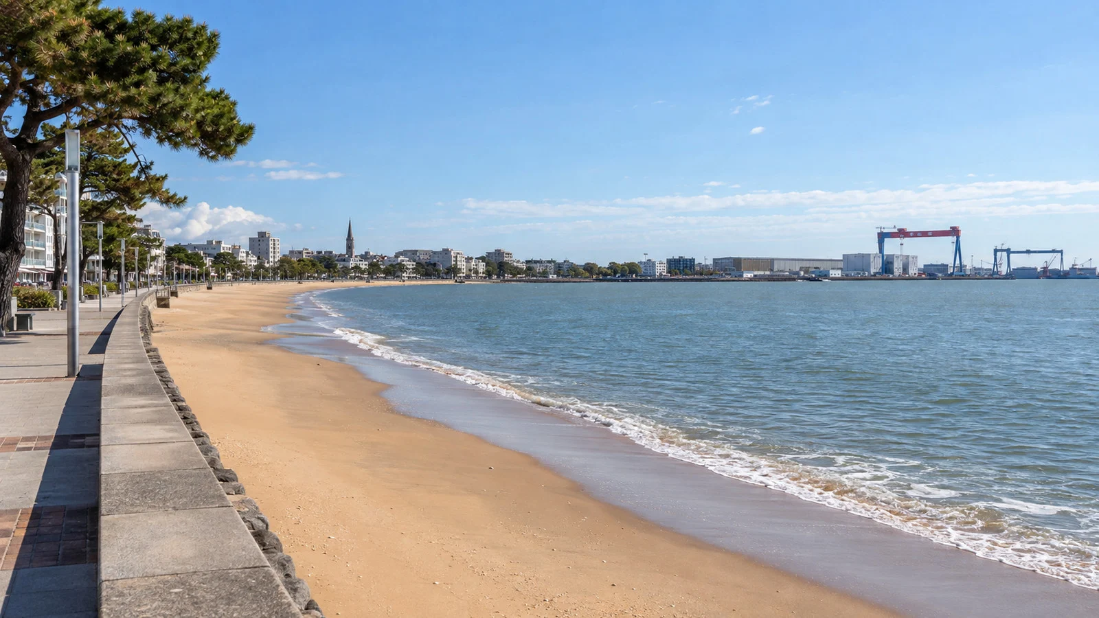 Grande Plage beach and waterfront promenade in Saint-Nazaire