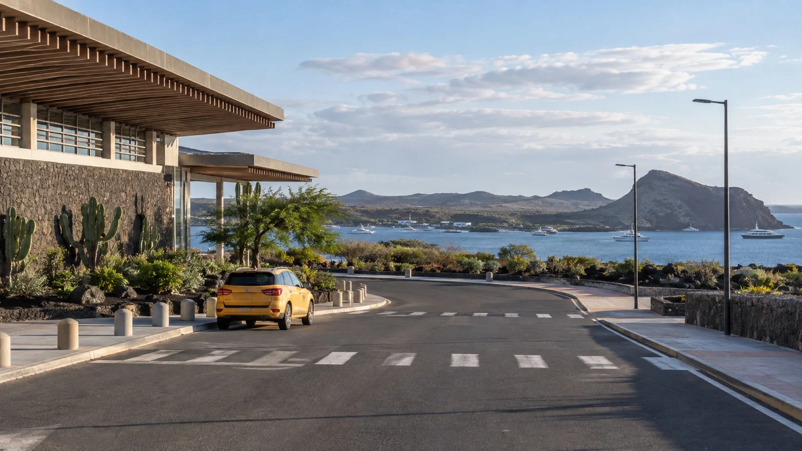 Airport access road near San Cristóbal cruise pier