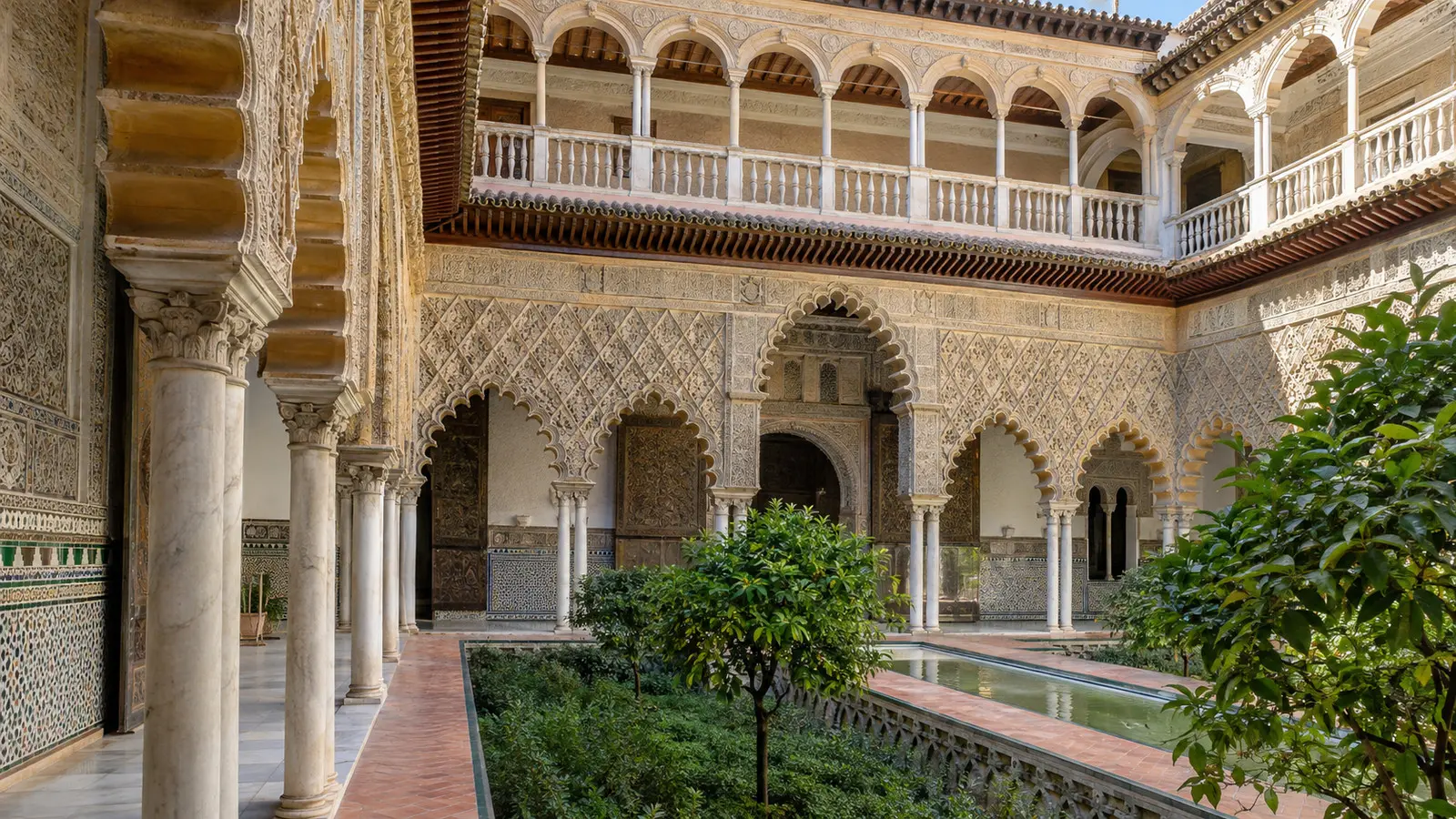 Real Alcázar courtyards and tiled arches