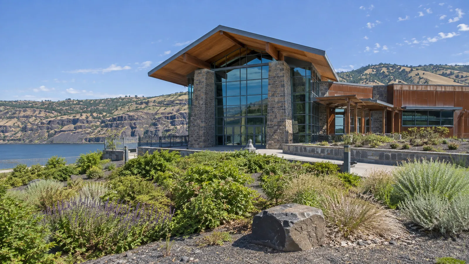 Columbia Gorge Discovery Center exterior