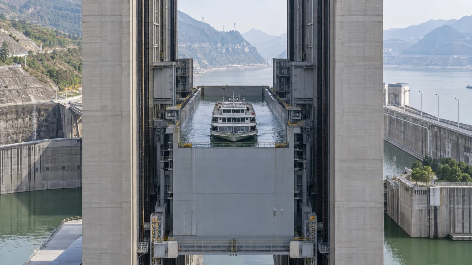 Three Gorges Dam vertical ship lift chamber