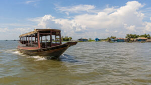 Featured image for Tonle Sap Lake Cruise Guide: Seasonal Crossings and Floating Villages
